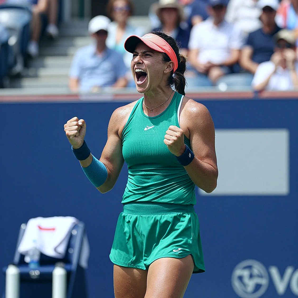 Lời Tiên Tri Burgundy Ở US Open: Đêm Elena Rybakina Biến Một Màu Áo Thành Vũ Khí Chiến Thuật